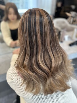 ラビス 浦和(Lovis) 切りっぱなしボブ/エアリーロング/美髪/ピンクブラウン/浦和