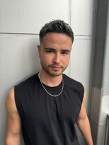 メグロバーバーショップロッポンギ 目黒六(MEGURO BARBER SHOP 6PPONGI)&nbsp;シルバーメッシュ×フェードスタイル