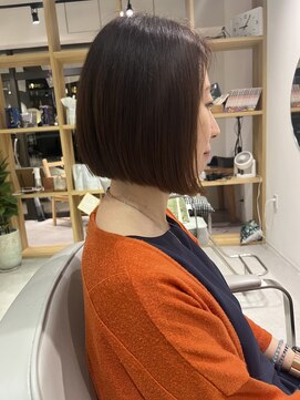 トワ(towa) 切りっぱなしボブ＆ダークブラウンカラー