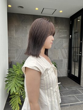 メゾン アヴァロ(Maison Avallo) 艶グレージュのロブ