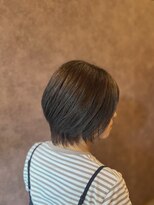 オンザベース(on the BASE) ショートボブ/縮毛矯正/ナチュラルストレート/白髪ぼかし