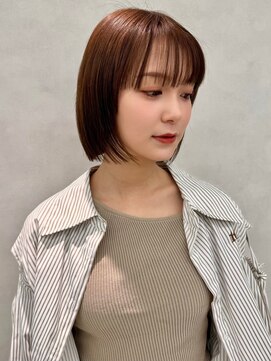 柔らかい艶が映えるナチュラルショートボブ