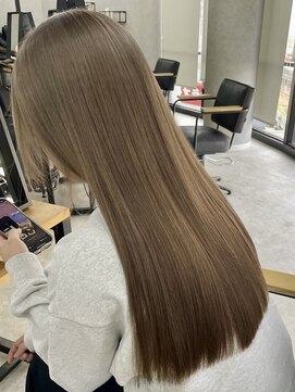 イリ 大阪(ili) ミディアムレイヤーカット/ミルクティーブロンド/髪質改善