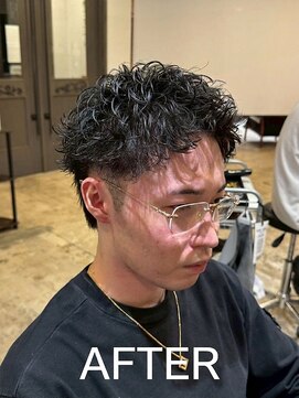 ジェットブラックキューサンロク(JET BLACK 936) 短髪スパイキーツイストパーマ