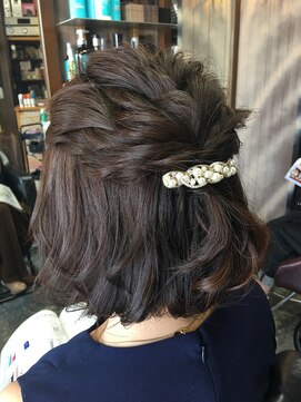 オーバーキャプテンネイキッド(OVER CAPTAIN NAKED) ハーフアップ