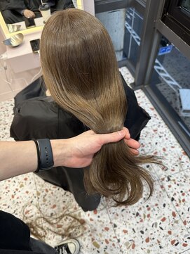 ボタン シブヤ(VOTAN SHIBUYA) 韓国ヘア/艶感カラー/カーキーグレージュ/ブリーチカラー/中明度