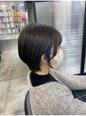 丸みショート×イヤリングカラー(ブルー、グレーベージュ)