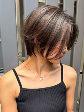 トルネード(TORNADO) 外国人風前下がりレイヤーショートボブ　n7.8.22