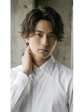 ヌーヌー 鶴ケ峰(nuu nuu) 大人っぽさ抜群!センターパートのゆるめナチュラルパーマ