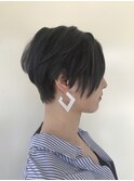 グレージュグラデーションのショートヘア