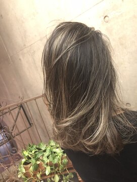 キー(kｅｙ) バレイヤージュカラー