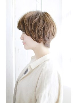 ミラー プラス エヌ(MIRROR+n) シルエットが生きる大人ボブ【宝塚】