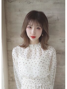 ソワリー 栄(THOiRY) 小顔カットが得意なスタイリストby坂元