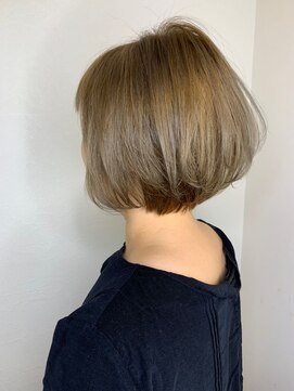 モルニ(MORNI) シルキーべージュ_マロンベージュ Aラインボブ かきあげ