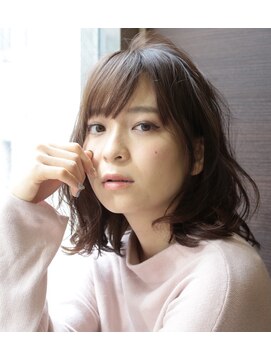 ルルディ バイ アフロディーテ銀座(luludi by APHRODITE) ミディアム/デザインカラー/シルキーベージュ/斜めバング/銀座