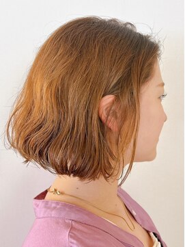 アンド アノン(and anon) 外ハネボブ　レイヤーカット　デザインカラー　シルキーベージュ