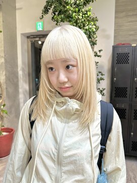 ヲタク(wotaku.) 抜きっぱなしブロンドヘアオン眉レイヤーカット