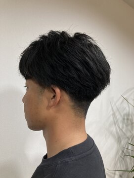 ミシュタ(mishuTA) メンズツーブロック　パーマスタイル
