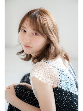 ロジ イン トゥバレー(LOWG in TOWVALLEY) 透明感クリアベージュ