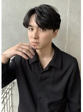 朝時短におすすめ◎でこ出しで爽やかな印象の【カルマパーマ】