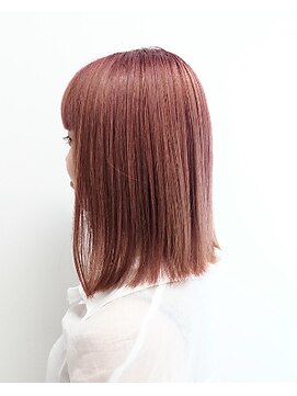 グレカ(GRECA) 艶映えレッドのミディアムボブ