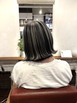 モップス 金沢文庫店(MOPS) 切りっぱなしボブ+アンブレラカラー/ホワイトカラー