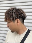 ハイライトの筋感が動きを強調！ツイストスパイラルパーマ！