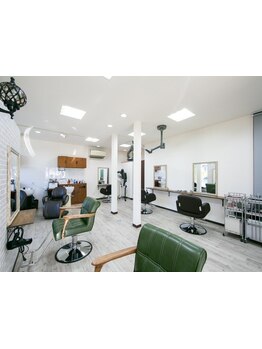 高濃度の炭酸ヘッドスパで頭皮の汚れを落として、健康的な髪へと導きます♪極上のリラックスタイムを…☆