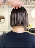 デザインカラーコントラストハイライト切りっぱなしボブ