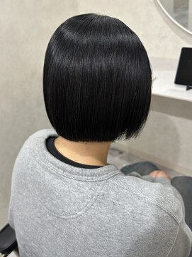 ホワイト(WHITE) 髪質改善トリートメント　艶ボブ