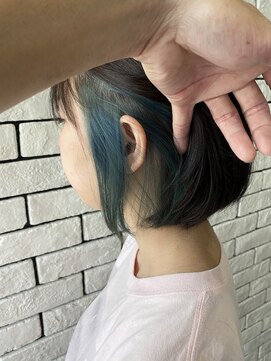 アットラップレーヴ(attrape-reve) 【attrape-reve万代】大人気☆切りっぱなしボブインナーブルー