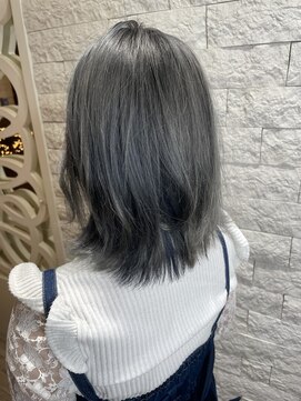 ラヴリア カミツ(LOVERIA KAMITSU) 重軽バランスで艶髪☆ダークグレージュカラー美髪ミディアムヘア