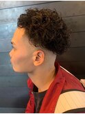 黒髪 フェードカット 爽やか ツイストスパイラルパーマ