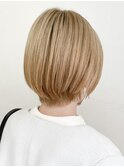 ショートボブハイトーンカラーミルクティーベージュケアブリーチ