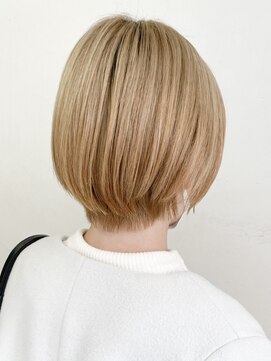 ヒビヲ(HIBIO) ショートボブハイトーンカラーミルクティーベージュケアブリーチ