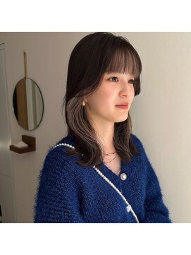 ユイル(Uil) 似合わせ小顔ミディアム× インナーカラー デザインカラー