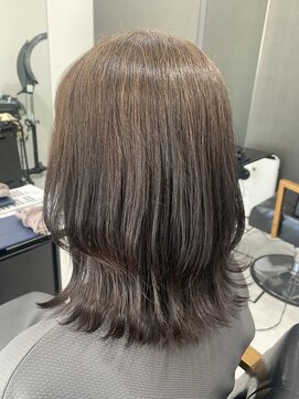 ディティール(Detail) 外はねミディアム×くびれレイヤー