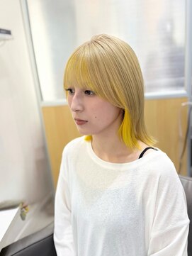 デュールイースト(Duul East) インナーイエロー×ミルクティーベージュ×切りっぱなしボブ