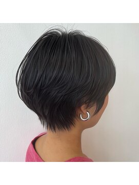 セラ(SERA) 大人可愛いひし形耳掛けマッシュショート