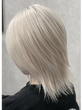 ロウル 渋谷(LOWRL) ホワイト