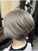 グラデーションボブ白髪ボカシスタイル