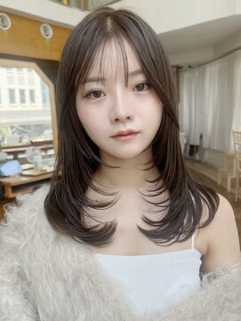 バイオレット 表参道店(Violet) ミディアムレイヤーグレージュブリーチなし顔まわり前髪カット