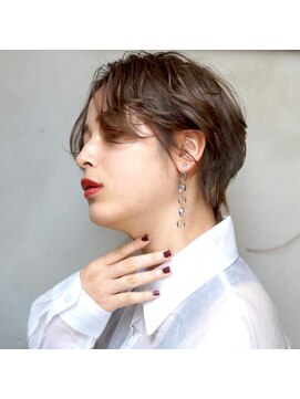 アトリエ フェム(atelier.fem) 流れと動きをつけたショートスタイル