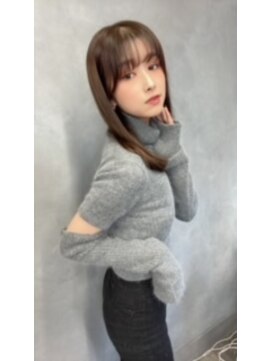 アイユー(ii+U) 顔周りレイヤー　おくれ毛　ブラウンカラー　くびれ巻き　艶髪