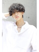 ネイビー(NAVY)&nbsp;黒髪スパイラルパーマ　無造作　韓国　マッシュ　刈り上げ　簡単