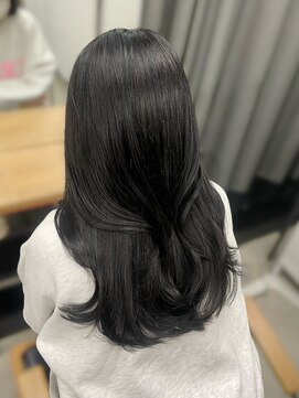 アリュウル 表参道(ALLURE) ブルーブラック×韓国レイヤーカット◯ 伊藤