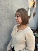 華やかさ引き立つ切りっぱなしボブ×ベージュ/ブロンド