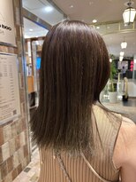 ピークアブー アヴェダ アトレ恵比寿(PEEK-A-BOO AVEDA) 赤み消しオリーブブラウン大人可愛い結べるミディアム30代40代