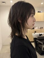 イーズ(e's)&nbsp;riko｜オフィスでも浮かないミディアムウルフ