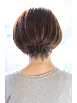 レウナ 外苑前(Reuna) 大人女子ノームコアバックスタイル